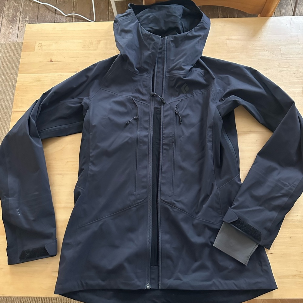 Black Diamonds Dawn Patrol Hybrid jacket. Small black